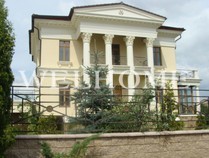 Монолит: дом 670 кв.м на участке 35 соток в клубном поселке